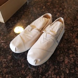 Toms White Canvas Shoes new in box